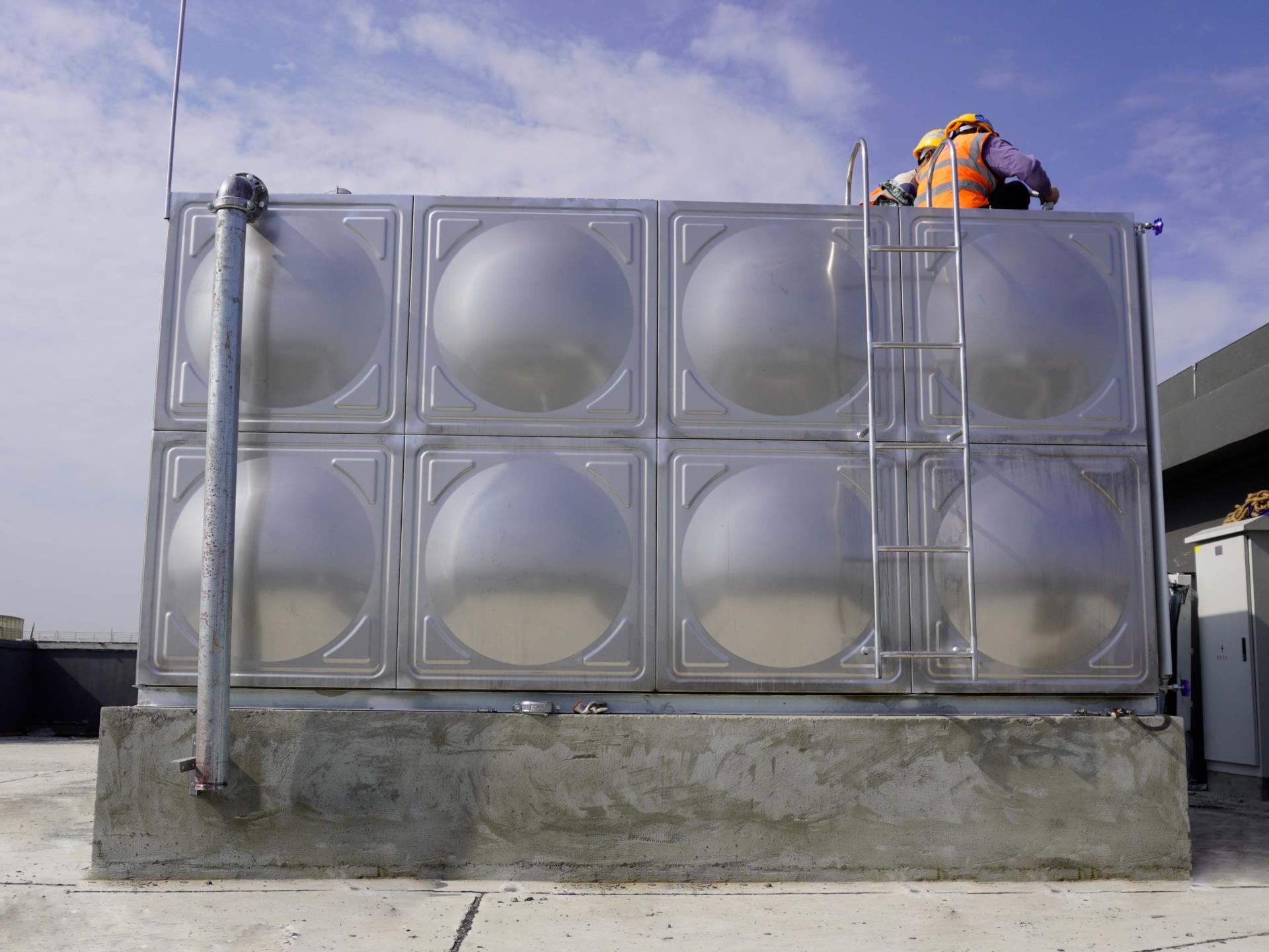 寫字樓樓頂不銹鋼生活水箱